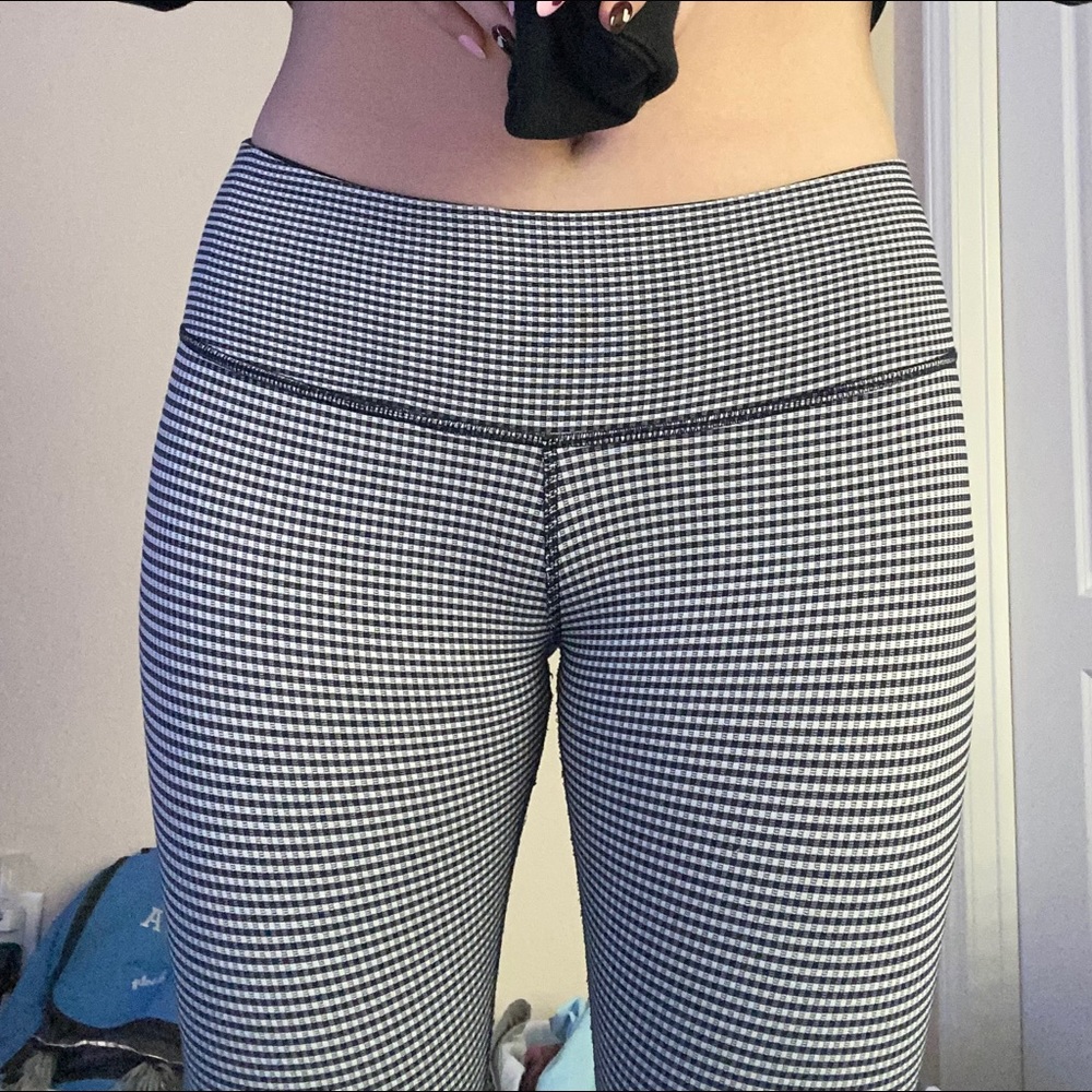 Lululemon B&W Patterned Capri Leggings